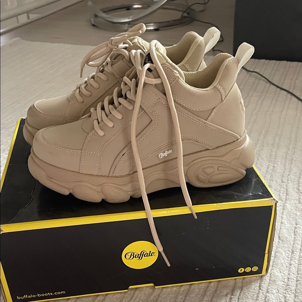 Buffalo David Bitton Women's Tan Sneakers